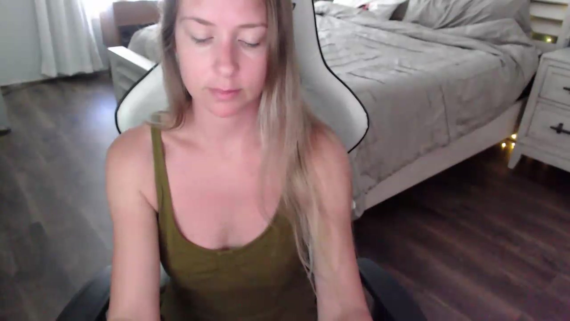 Gallery image thumbnail from ZenZoey's myfreecams stream on, 07/16/2026, 17:18 image 3 of 20