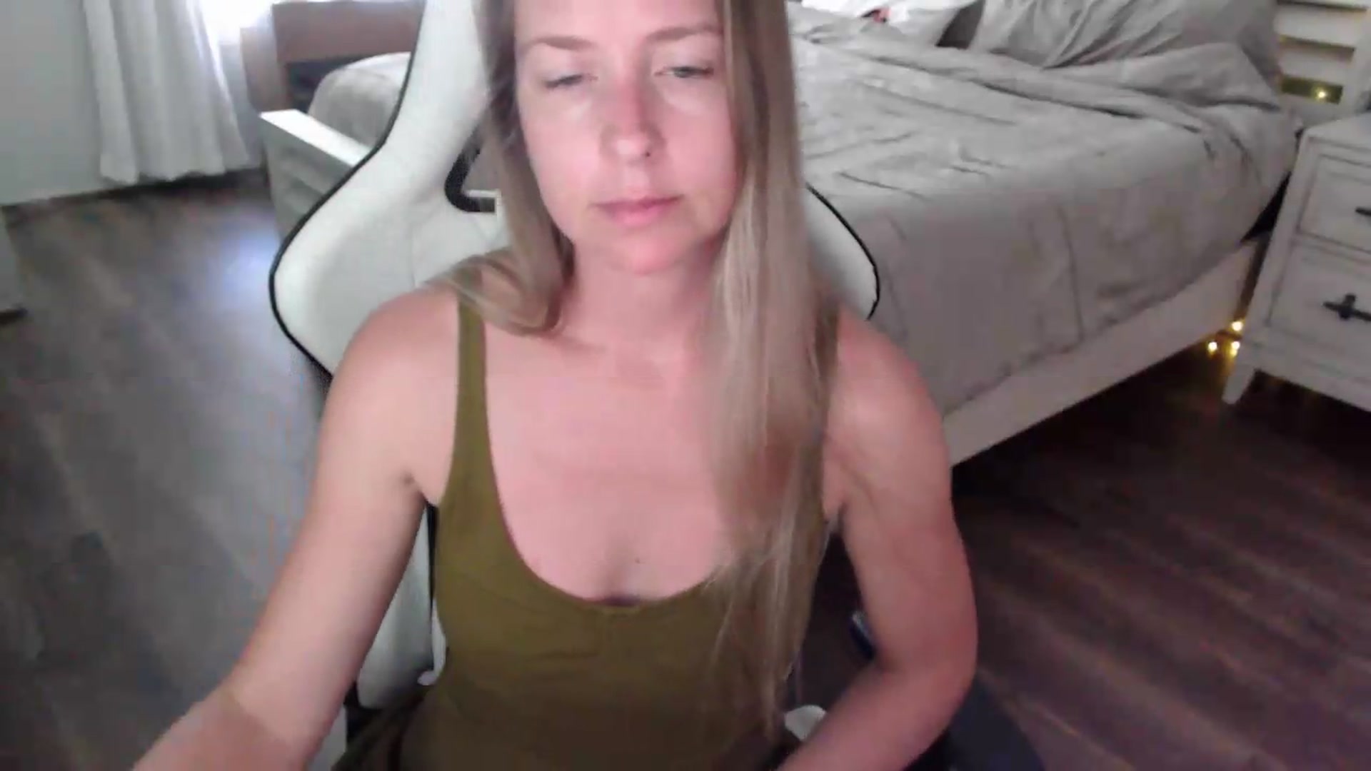 Gallery image thumbnail from ZenZoey's myfreecams stream on, 07/16/2026, 17:18 image 16 of 20