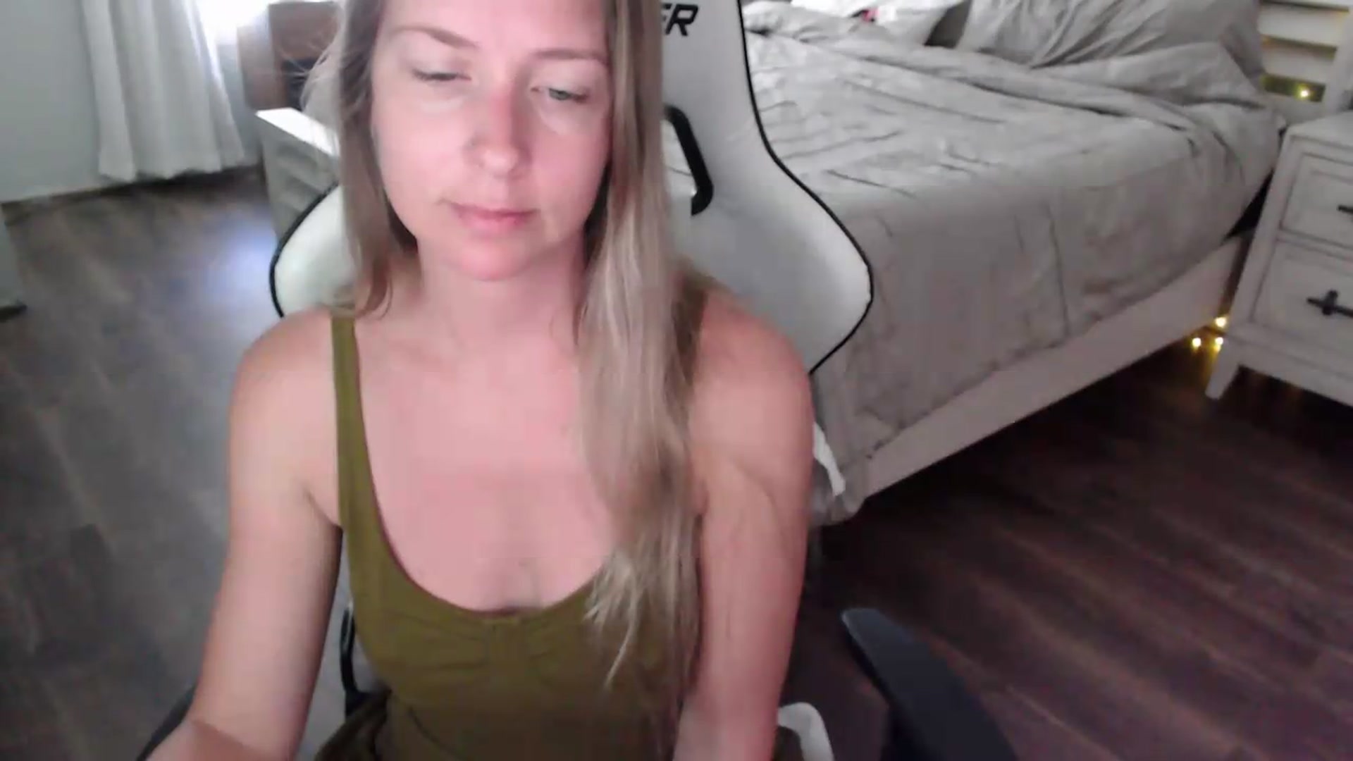 Gallery image thumbnail from ZenZoey's myfreecams stream on, 07/16/2026, 17:18 image 12 of 20