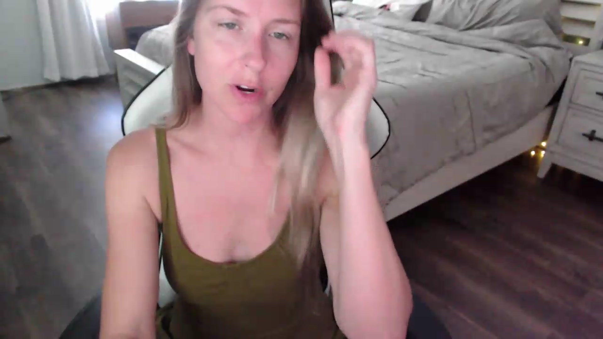 Gallery image thumbnail from ZenZoey's myfreecams stream on, 07/16/2026, 17:18 image 2 of 20