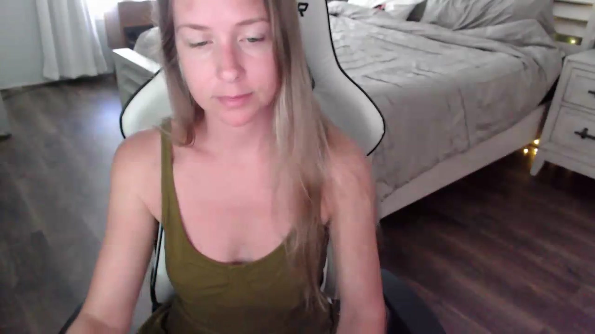 Gallery image thumbnail from ZenZoey's myfreecams stream on, 07/16/2026, 17:18 image 8 of 20