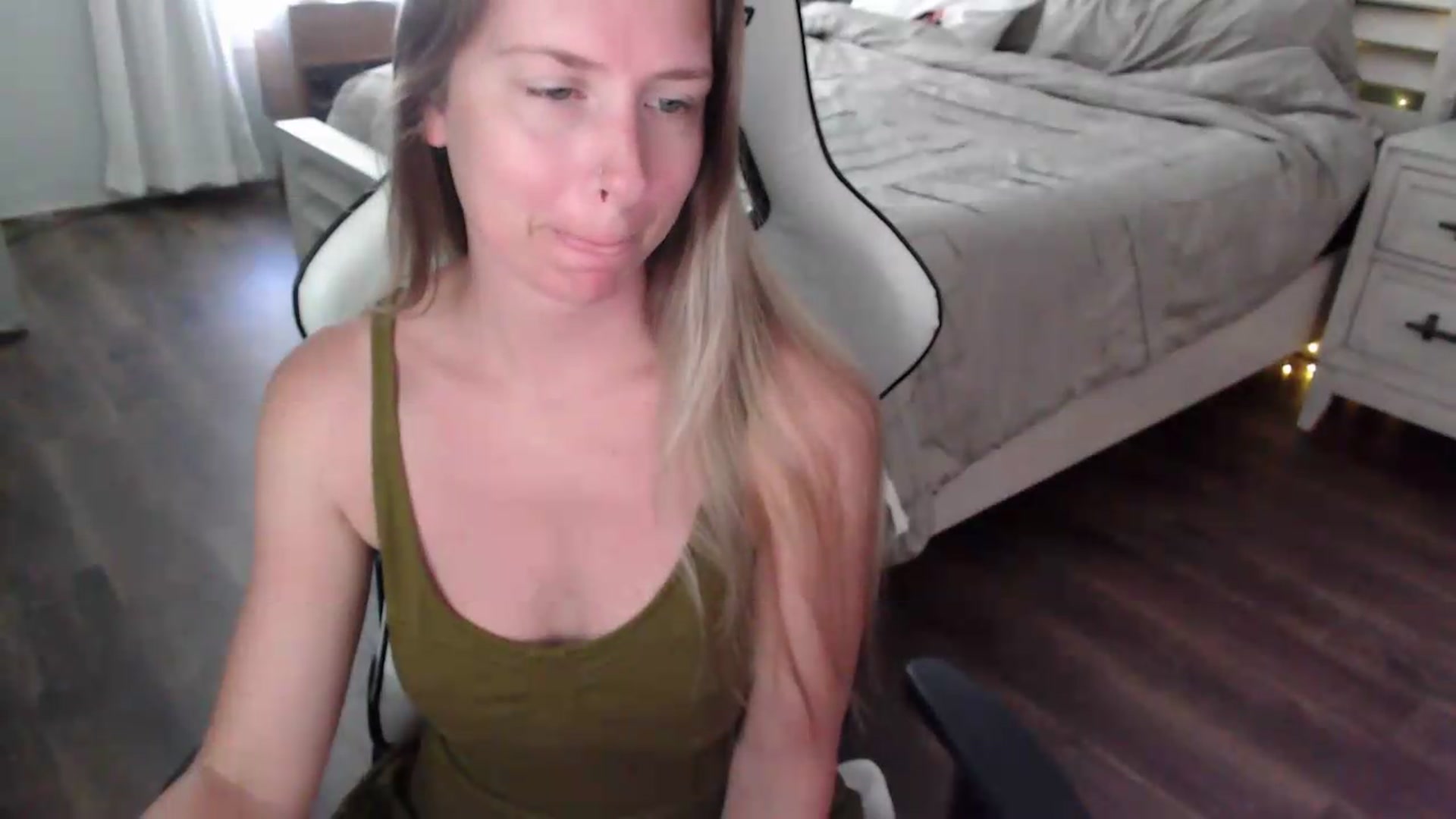 Gallery image thumbnail from ZenZoey's myfreecams stream on, 07/16/2026, 17:18 image 6 of 20