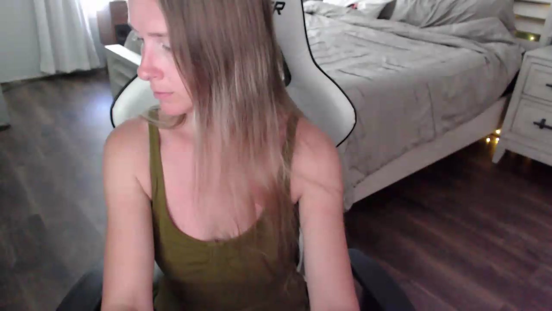Gallery image thumbnail from ZenZoey's myfreecams stream on, 07/16/2026, 17:18 image 13 of 20