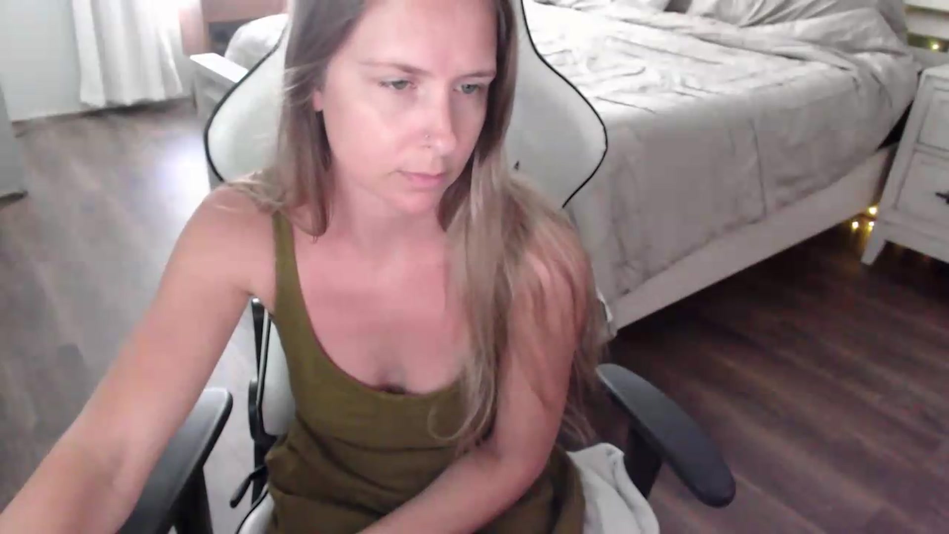 Gallery image thumbnail from ZenZoey's myfreecams stream on, 07/16/2026, 19:38 image 2 of 20