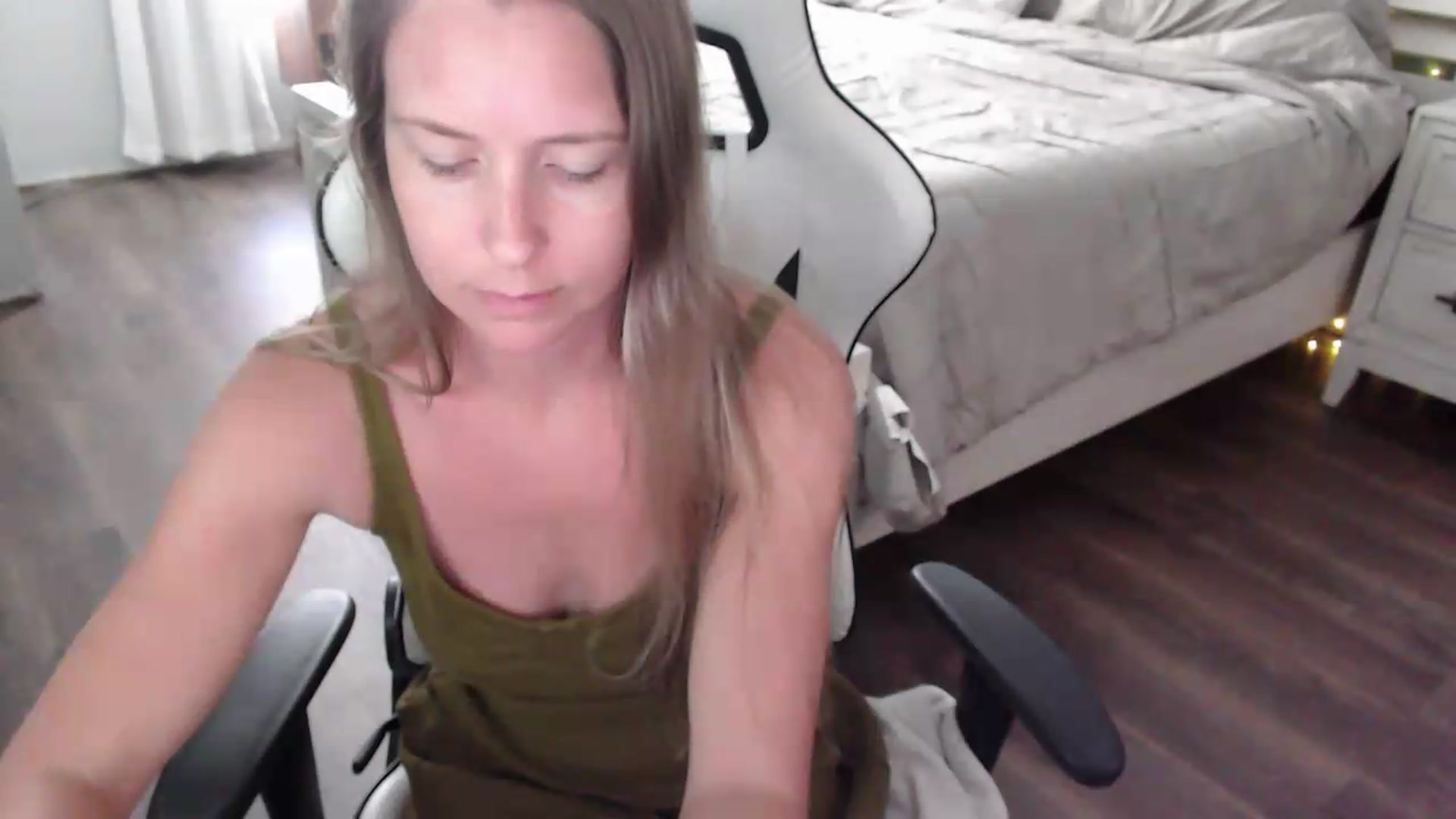 Gallery image thumbnail from ZenZoey's myfreecams stream on, 07/16/2026, 19:38 image 7 of 20