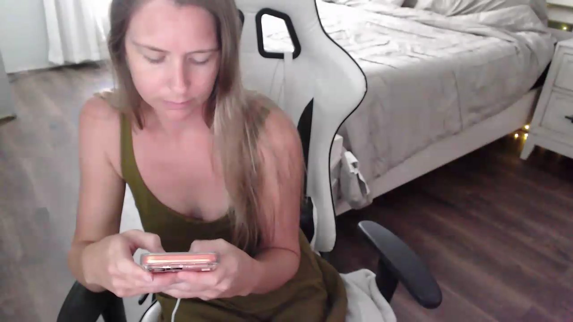 Gallery image thumbnail from ZenZoey's myfreecams stream on, 07/16/2026, 19:38 image 4 of 20