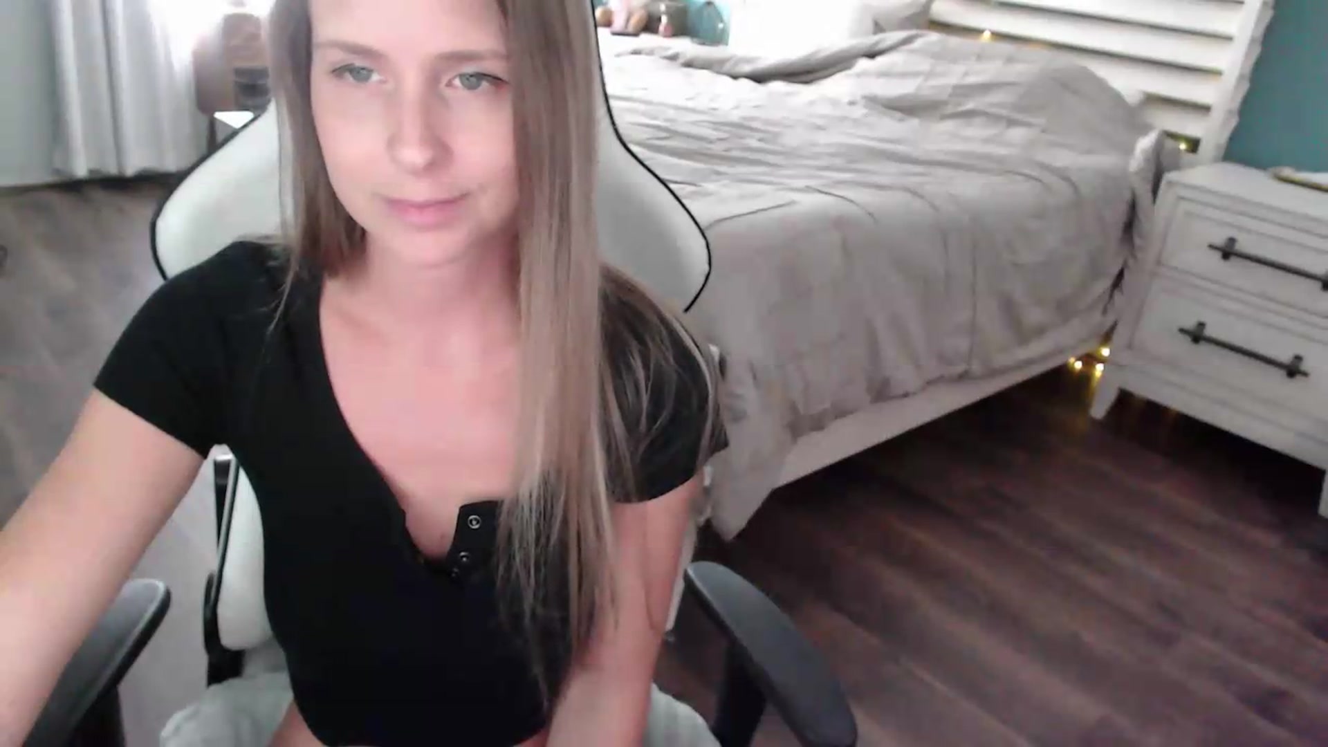 Gallery image thumbnail from ZenZoey's myfreecams stream on, 07/27/2026, 16:16 image 5 of 20