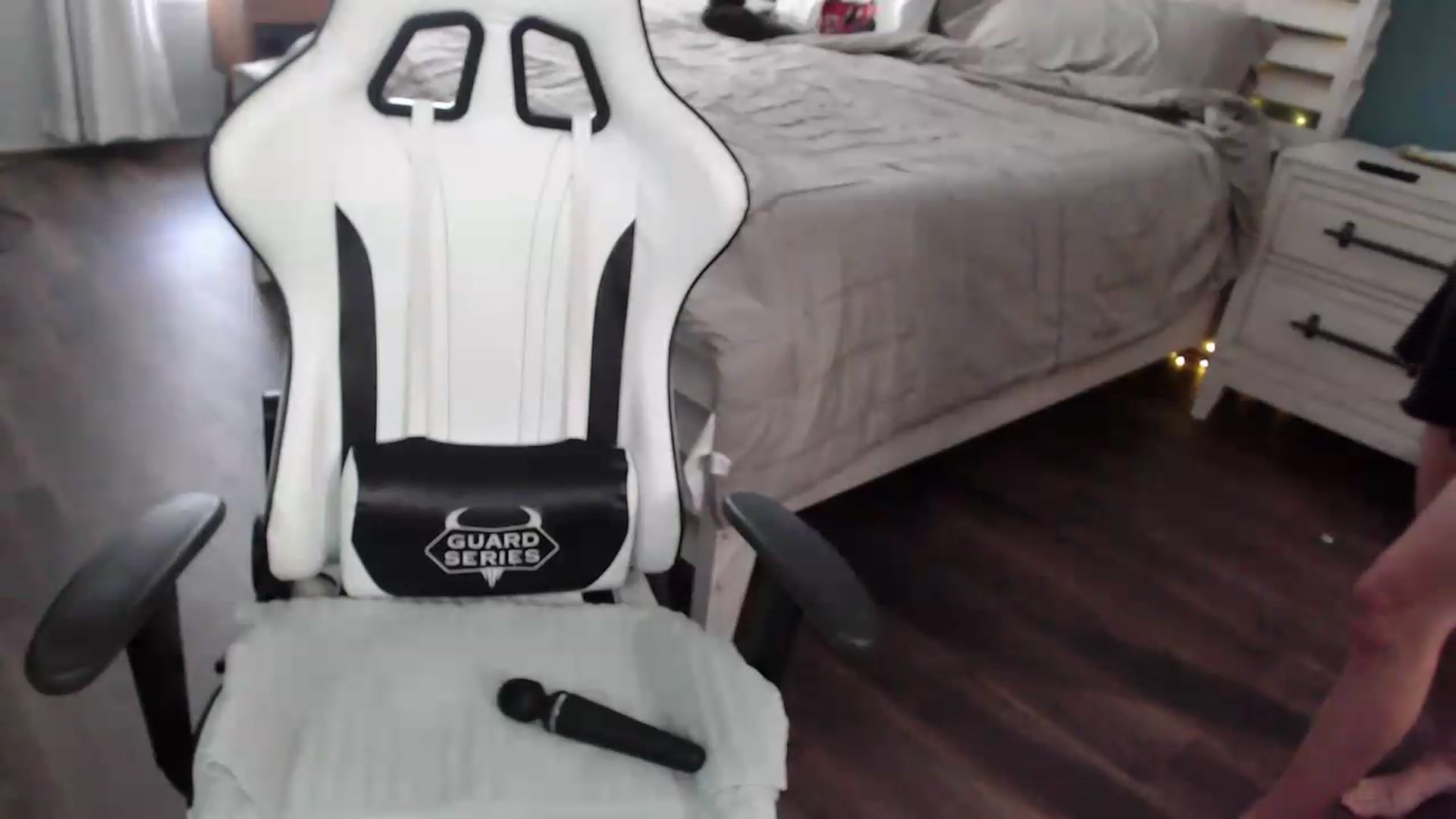 Gallery image thumbnail from ZenZoey's myfreecams stream on, 07/28/2026, 17:53 image 14 of 20