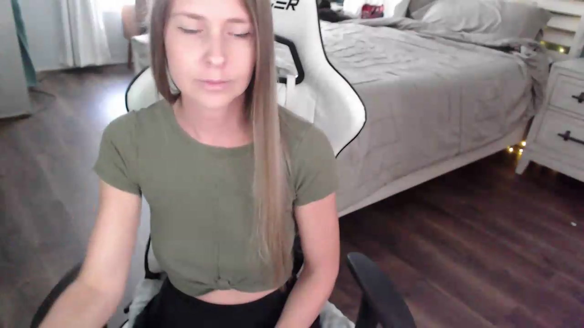Gallery image thumbnail from ZenZoey's myfreecams stream on, 07/28/2026, 17:53 image 15 of 20