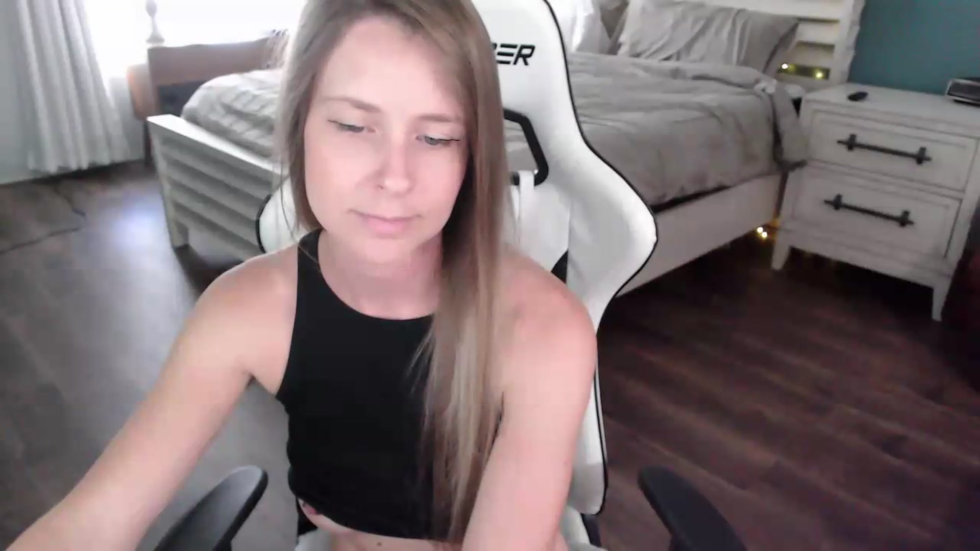 Gallery image thumbnail from ZenZoey's myfreecams stream on, 08/03/2026, 17:51 image 7 of 20