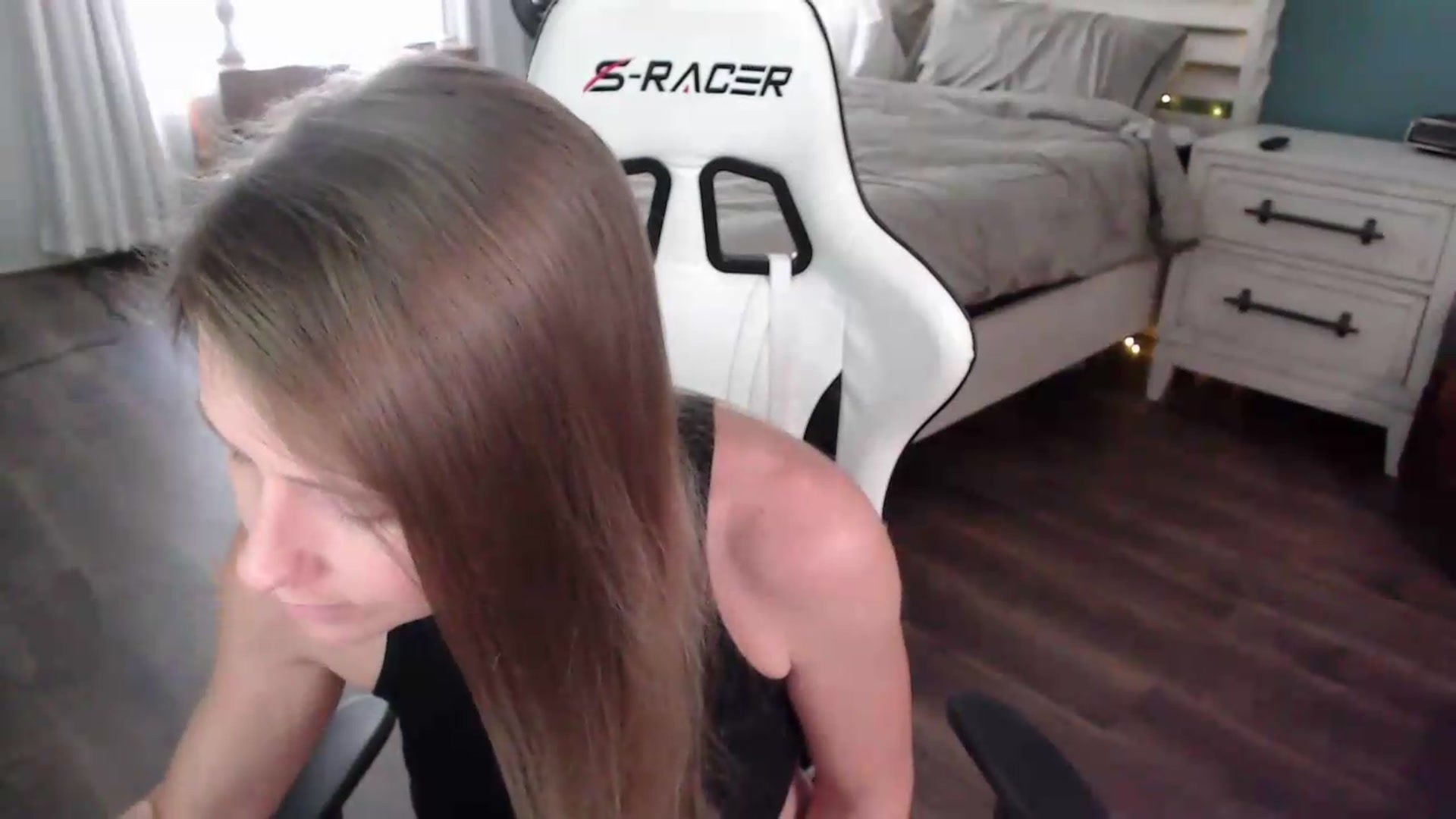 Gallery image thumbnail from ZenZoey's myfreecams stream on, 08/03/2026, 17:51 image 6 of 20