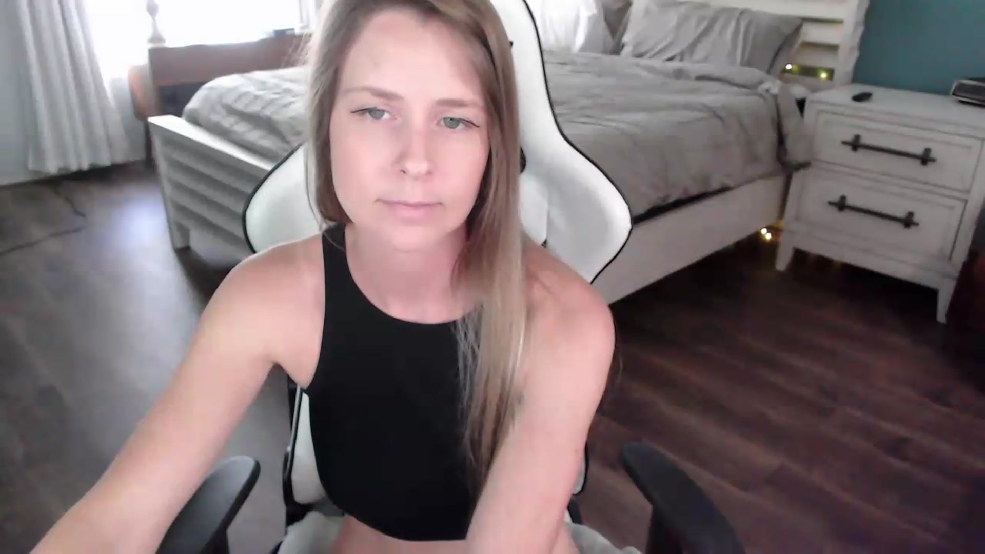 Gallery image thumbnail from ZenZoey's myfreecams stream on, 08/03/2026, 17:51 image 2 of 20