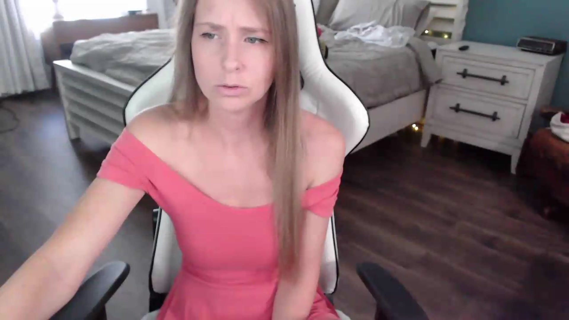 Gallery image thumbnail from ZenZoey's myfreecams stream on, 08/04/2026, 17:03 image 9 of 20