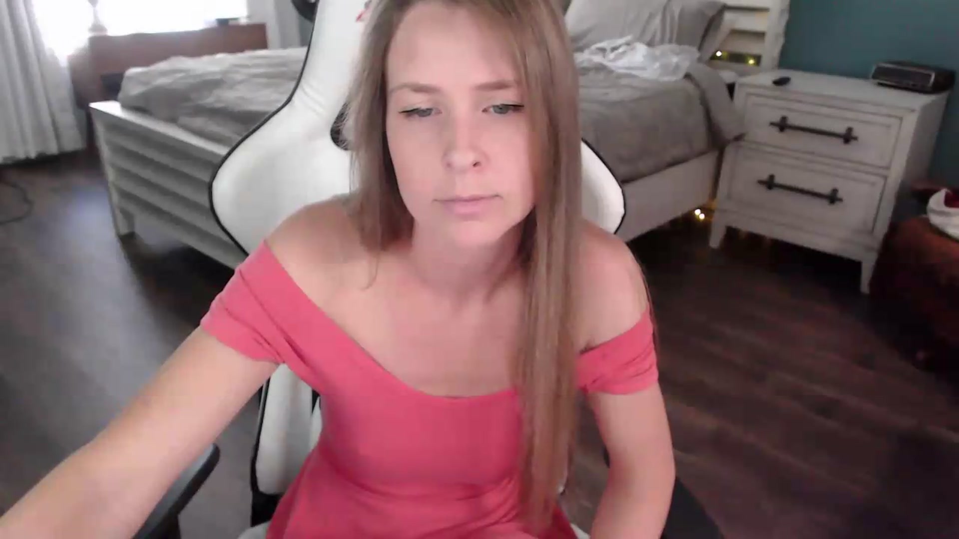 Gallery image thumbnail from ZenZoey's myfreecams stream on, 08/04/2026, 17:03 image 3 of 20