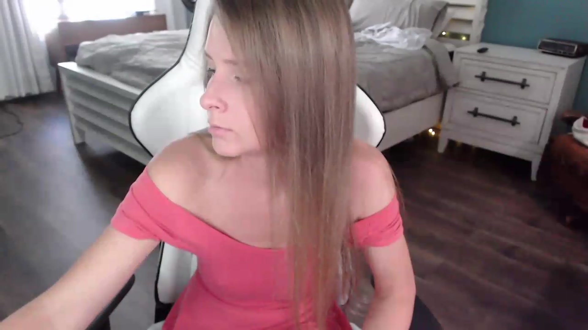 Gallery image thumbnail from ZenZoey's myfreecams stream on, 08/04/2026, 17:03 image 2 of 20