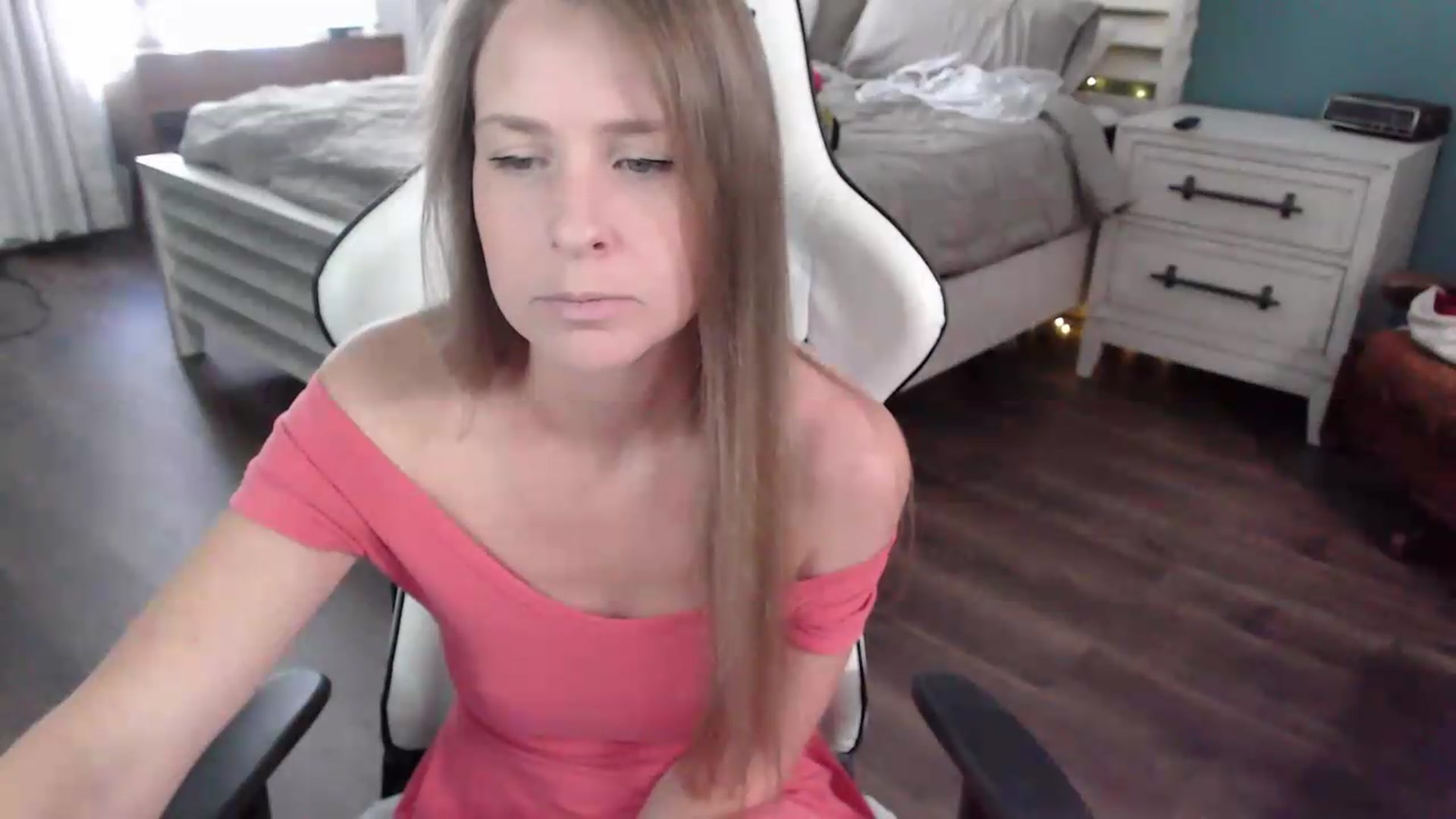 Gallery image thumbnail from ZenZoey's myfreecams stream on, 08/04/2026, 17:03 image 5 of 20
