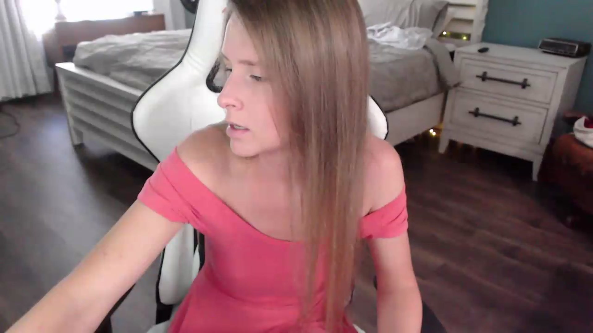 Gallery image thumbnail from ZenZoey's myfreecams stream on, 08/04/2026, 17:03 image 8 of 20