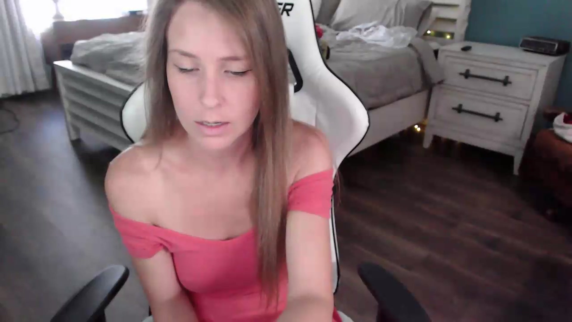 Gallery image thumbnail from ZenZoey's myfreecams stream on, 08/04/2026, 17:03 image 4 of 20