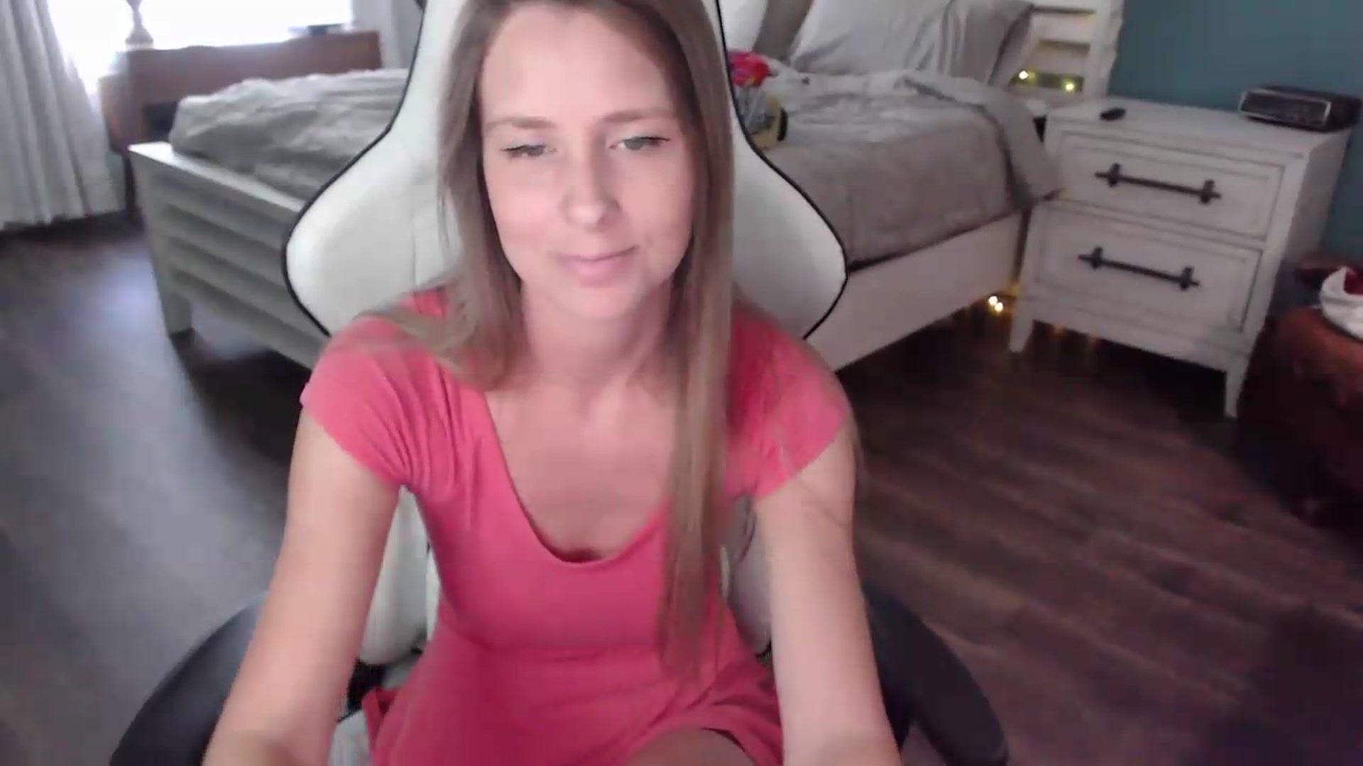 Gallery image thumbnail from ZenZoey's myfreecams stream on, 08/04/2026, 18:04 image 18 of 20