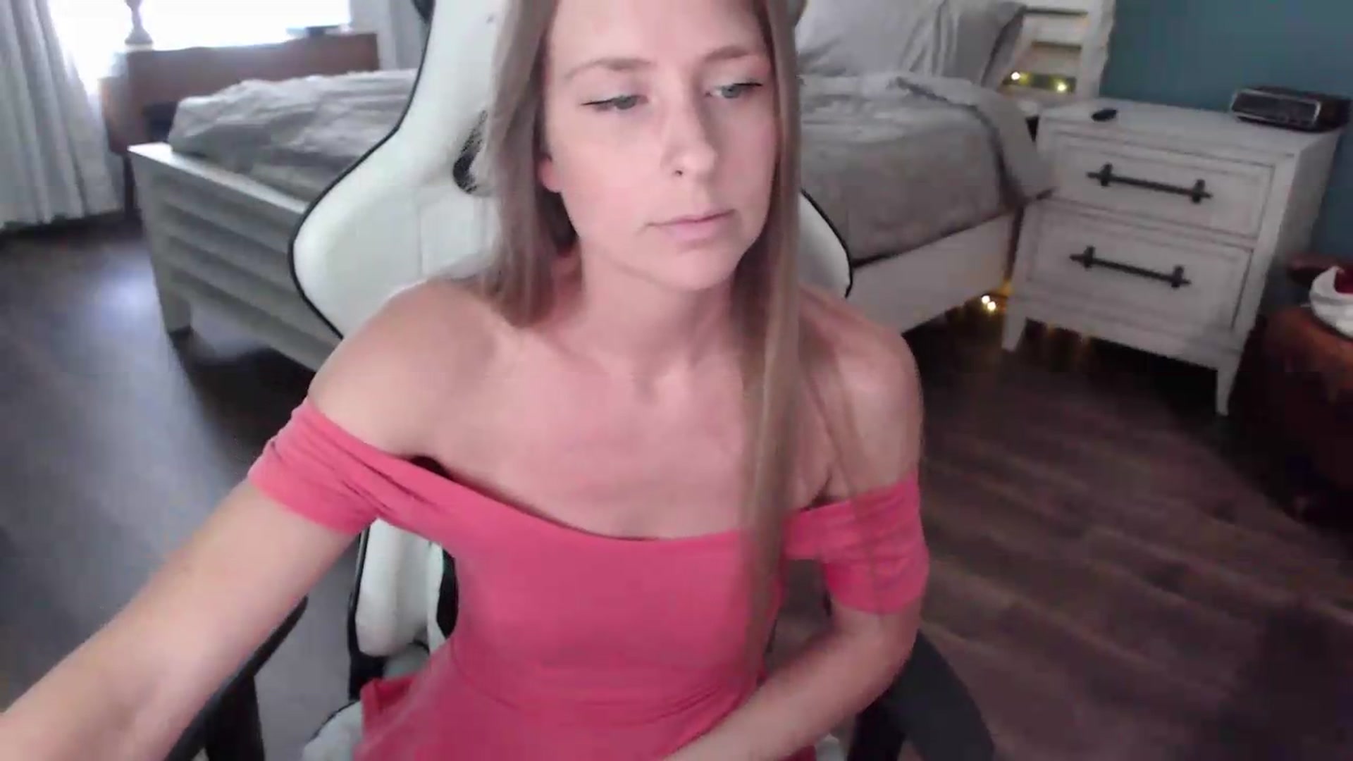 Gallery image thumbnail from ZenZoey's myfreecams stream on, 08/04/2026, 18:04 image 3 of 20