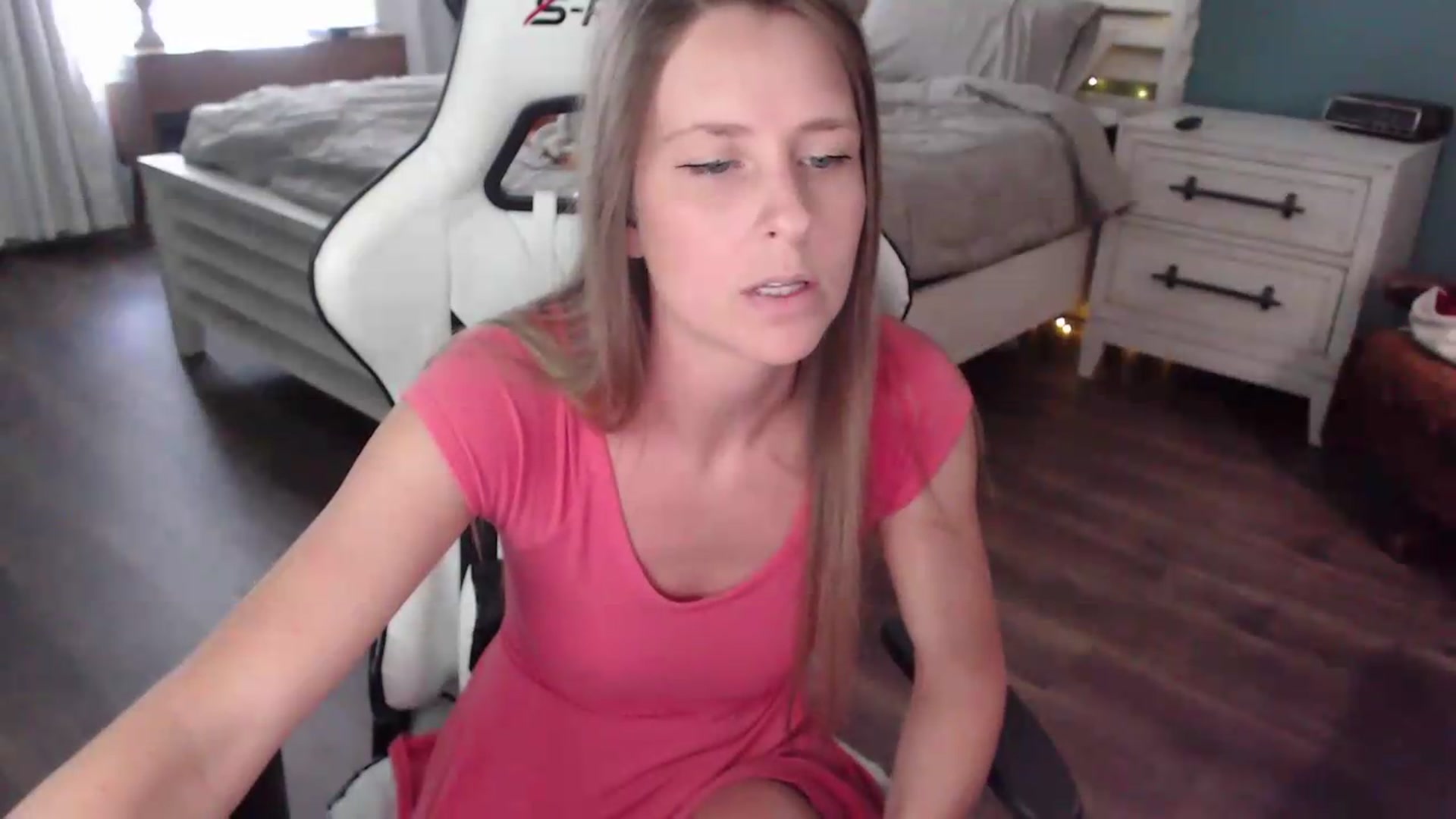Gallery image thumbnail from ZenZoey's myfreecams stream on, 08/04/2026, 18:04 image 19 of 20