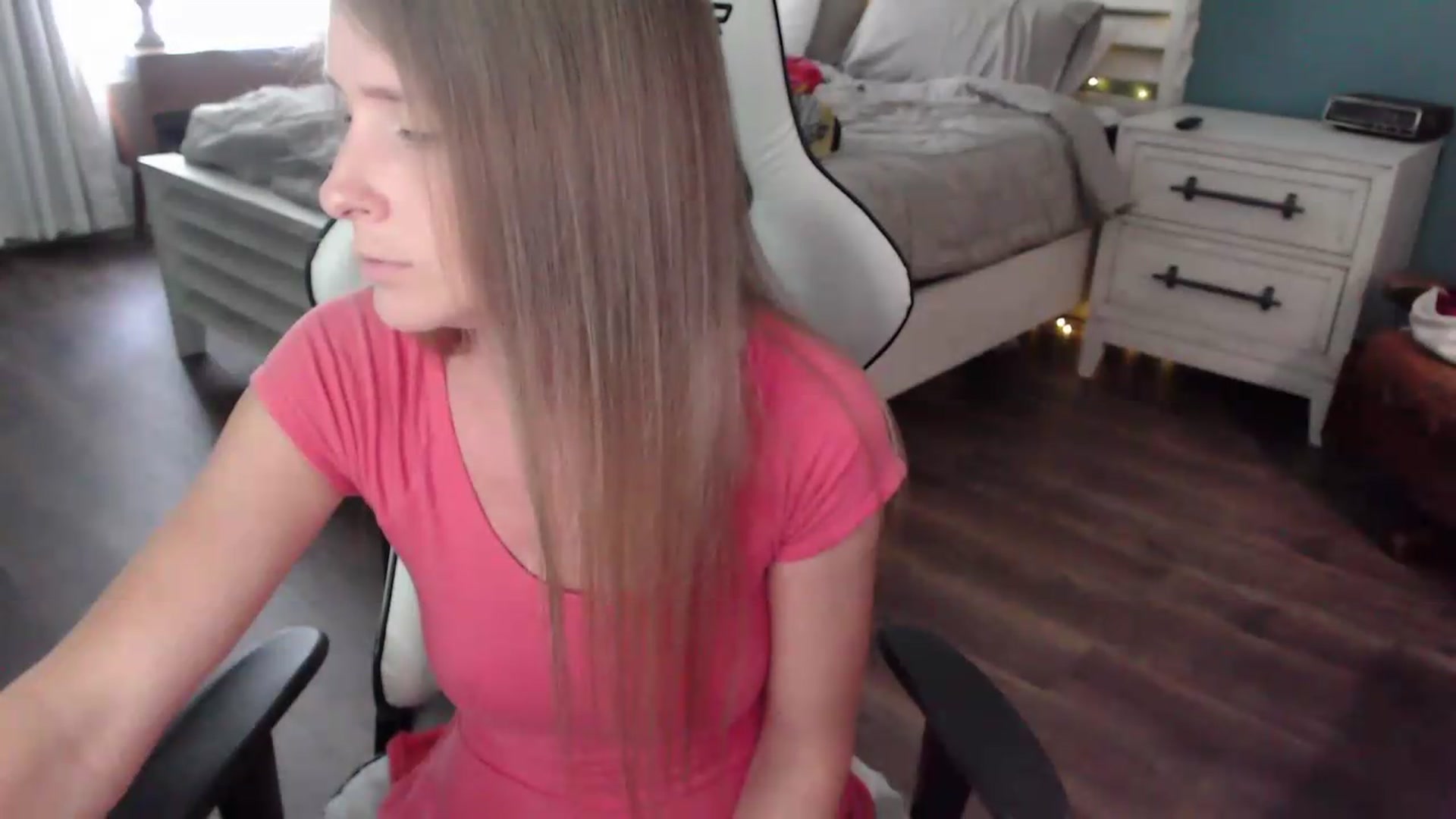 Gallery image thumbnail from ZenZoey's myfreecams stream on, 08/04/2026, 18:04 image 7 of 20