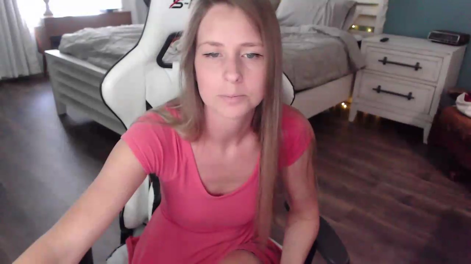 Gallery image thumbnail from ZenZoey's myfreecams stream on, 08/04/2026, 18:04 image 16 of 20