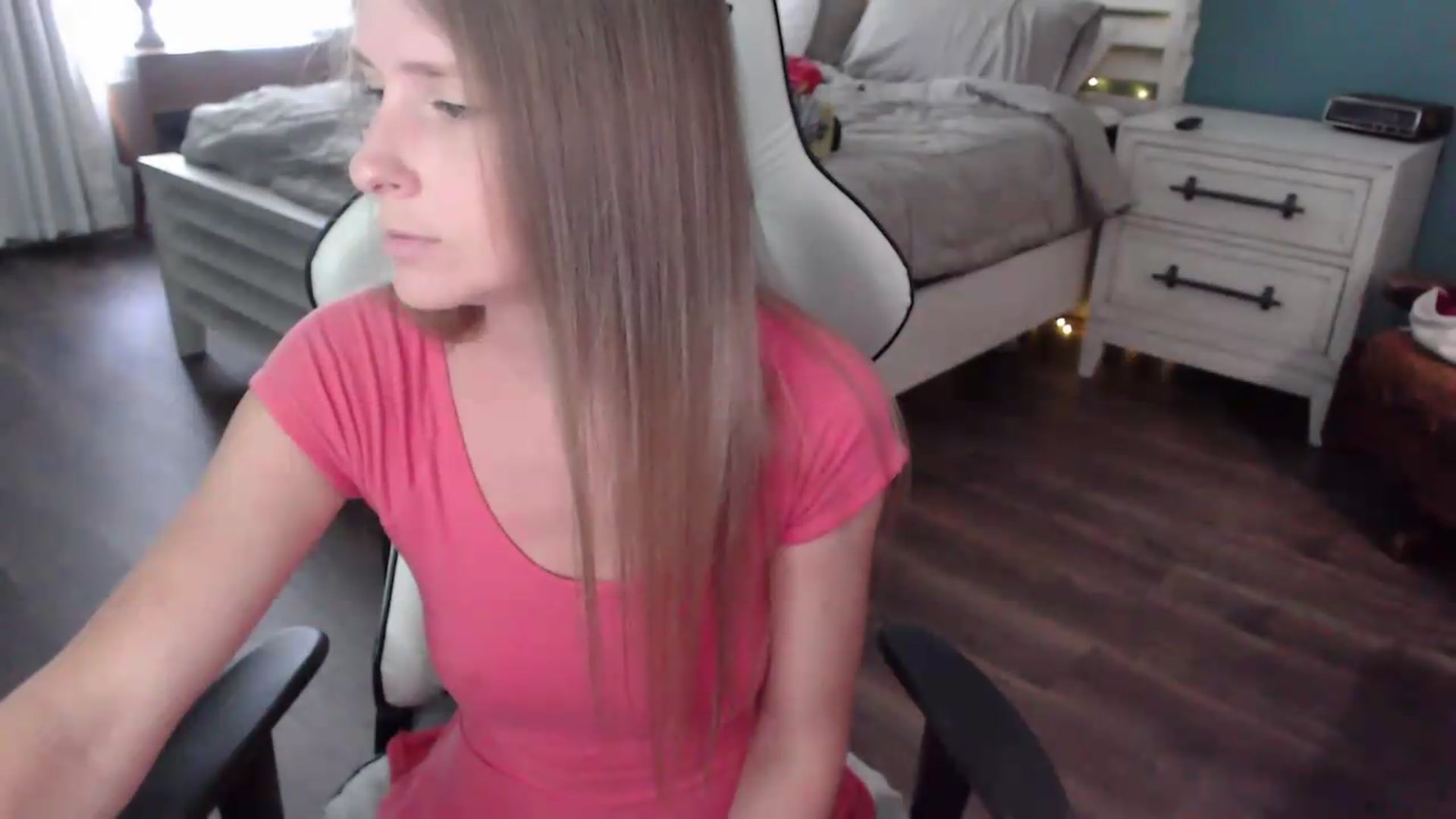 Gallery image thumbnail from ZenZoey's myfreecams stream on, 08/04/2026, 18:04 image 6 of 20