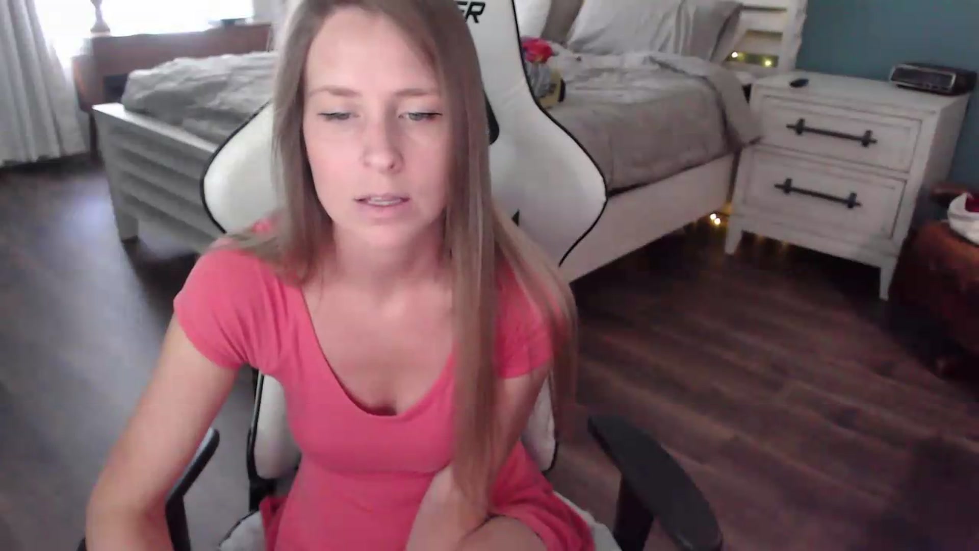 Gallery image thumbnail from ZenZoey's myfreecams stream on, 08/04/2026, 18:04 image 14 of 20