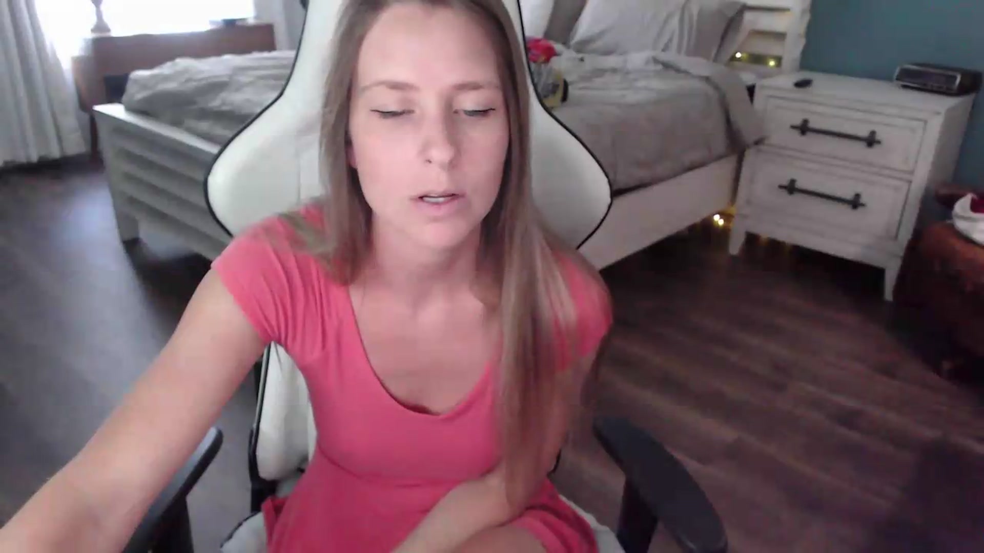 Gallery image thumbnail from ZenZoey's myfreecams stream on, 08/04/2026, 18:04 image 17 of 20