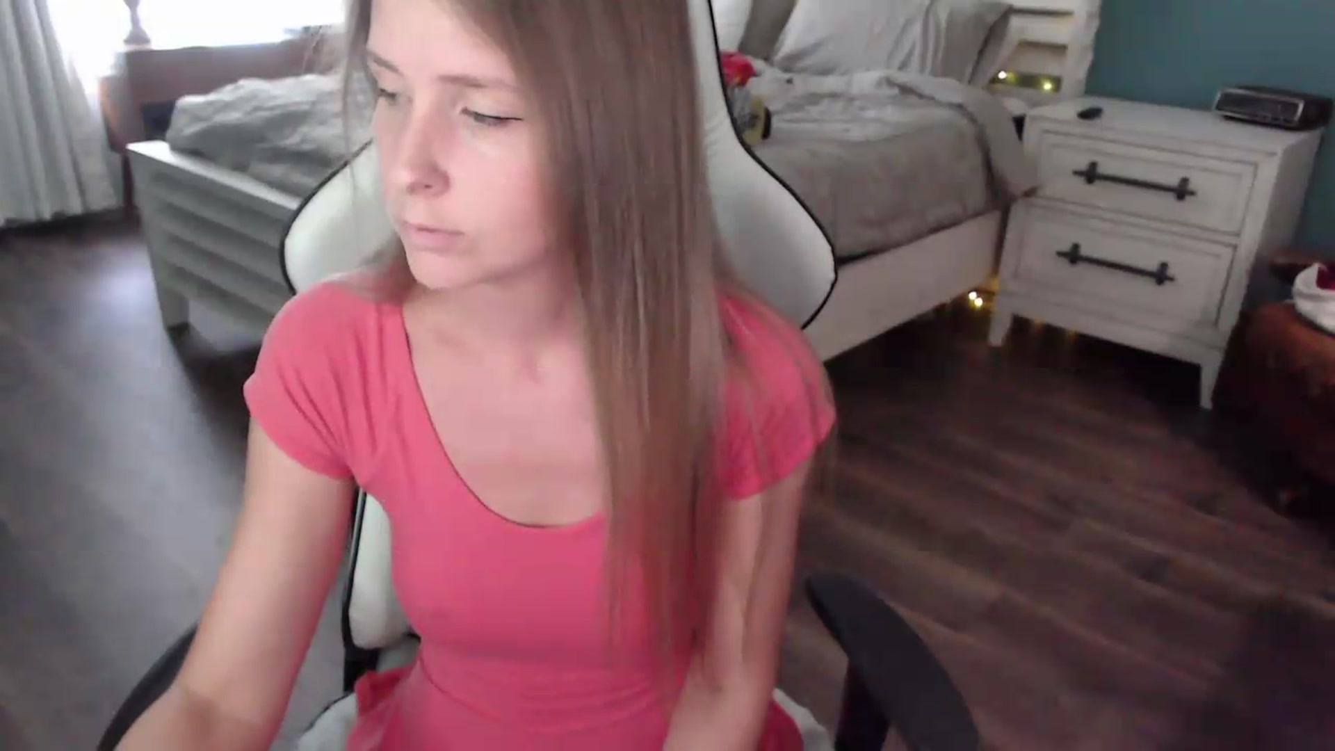 Gallery image thumbnail from ZenZoey's myfreecams stream on, 08/04/2026, 18:04 image 5 of 20