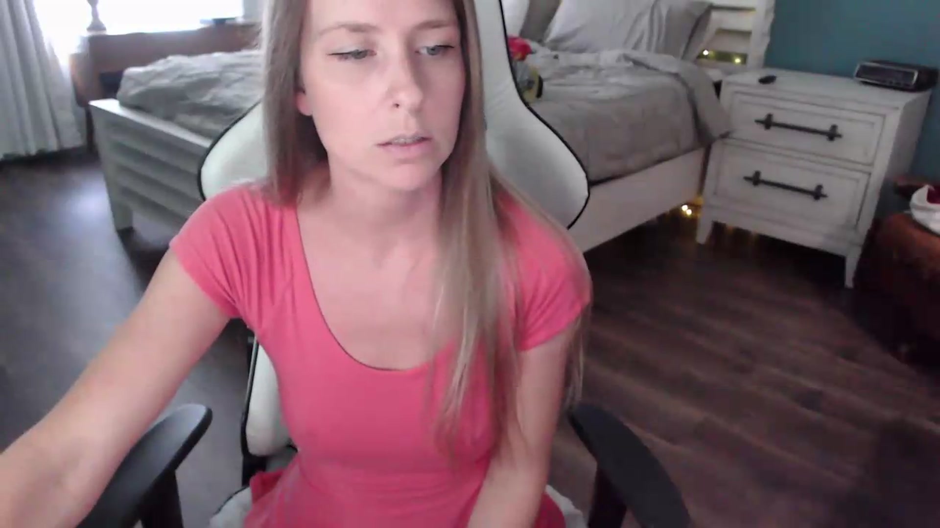 Gallery image thumbnail from ZenZoey's myfreecams stream on, 08/04/2026, 18:04 image 4 of 20