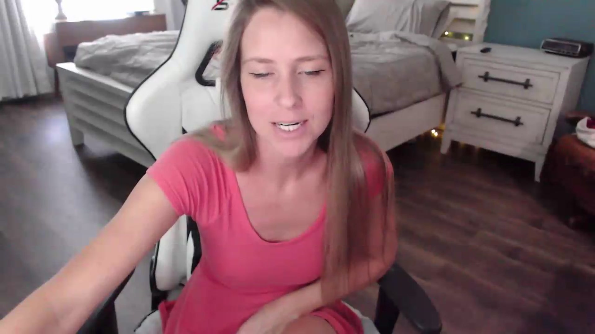 Gallery image thumbnail from ZenZoey's myfreecams stream on, 08/04/2026, 18:04 image 10 of 20