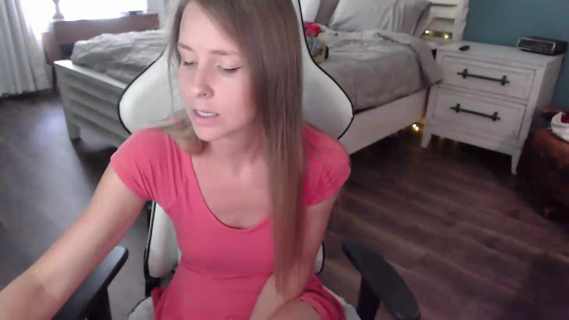 Gallery image thumbnail from ZenZoey's myfreecams stream on, 08/04/2026, 18:04 image 12 of 20