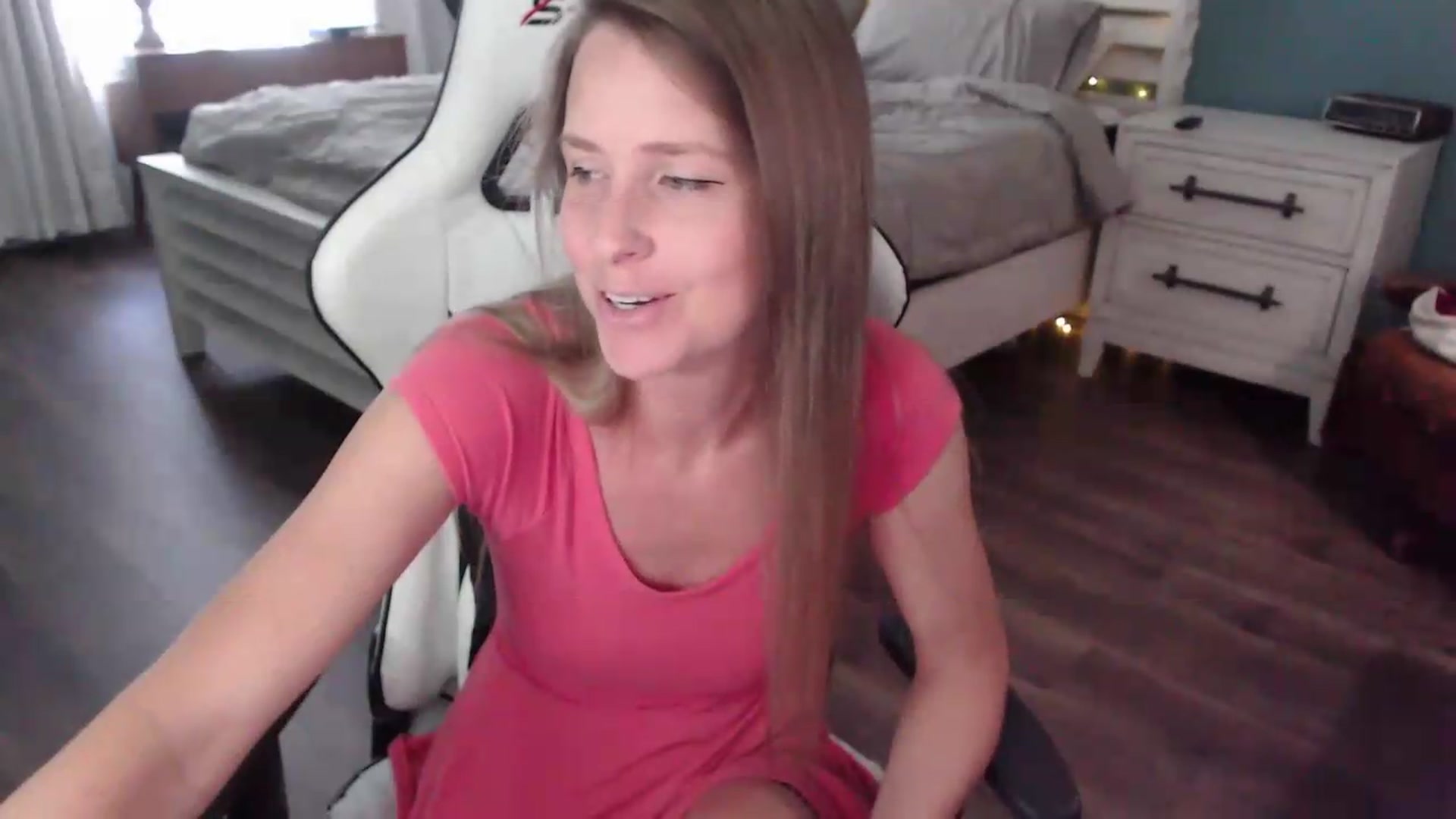 Gallery image thumbnail from ZenZoey's myfreecams stream on, 08/04/2026, 18:04 image 20 of 20