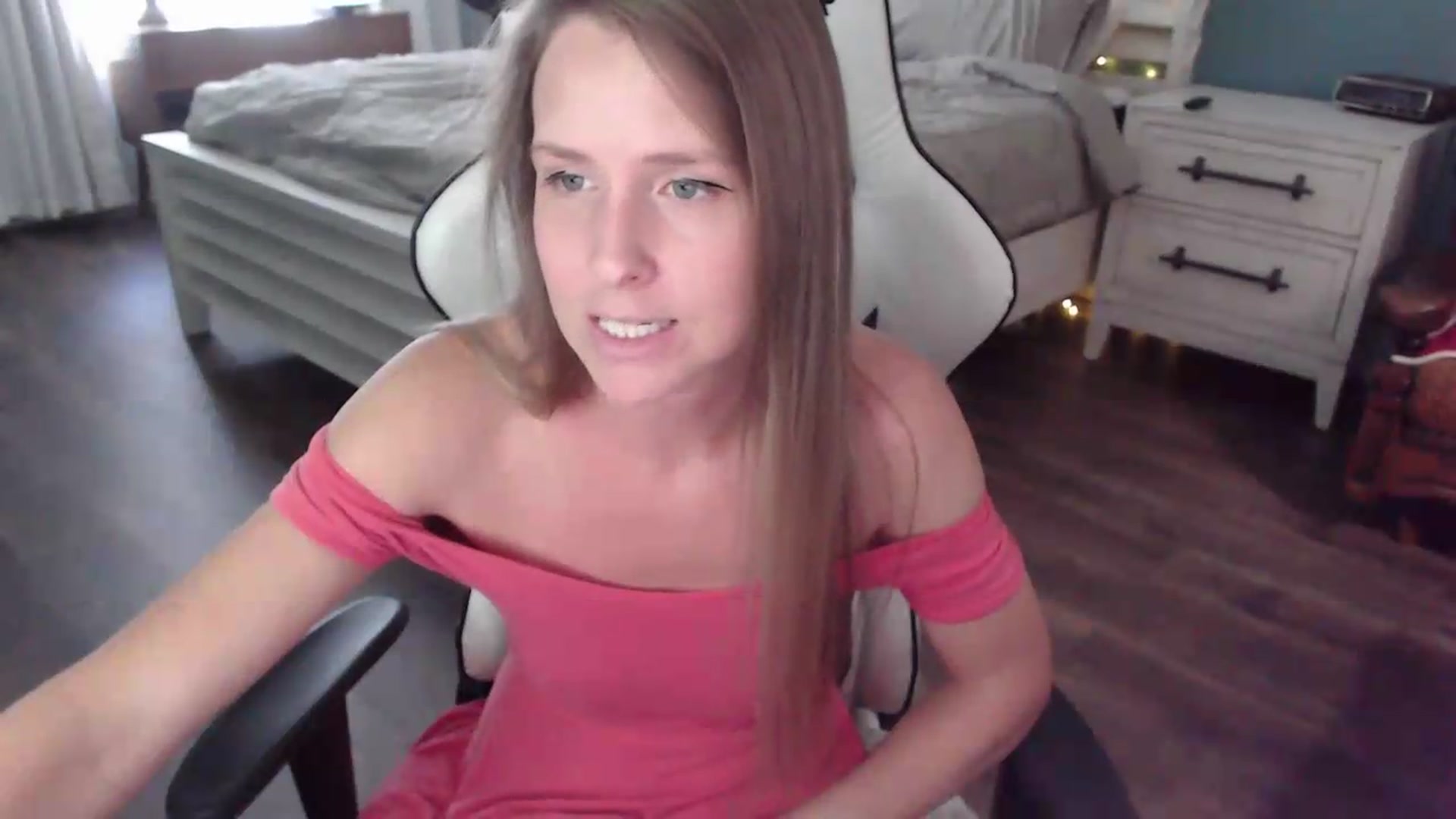 Gallery image thumbnail from ZenZoey's myfreecams stream on, 08/04/2026, 19:28 image 2 of 20