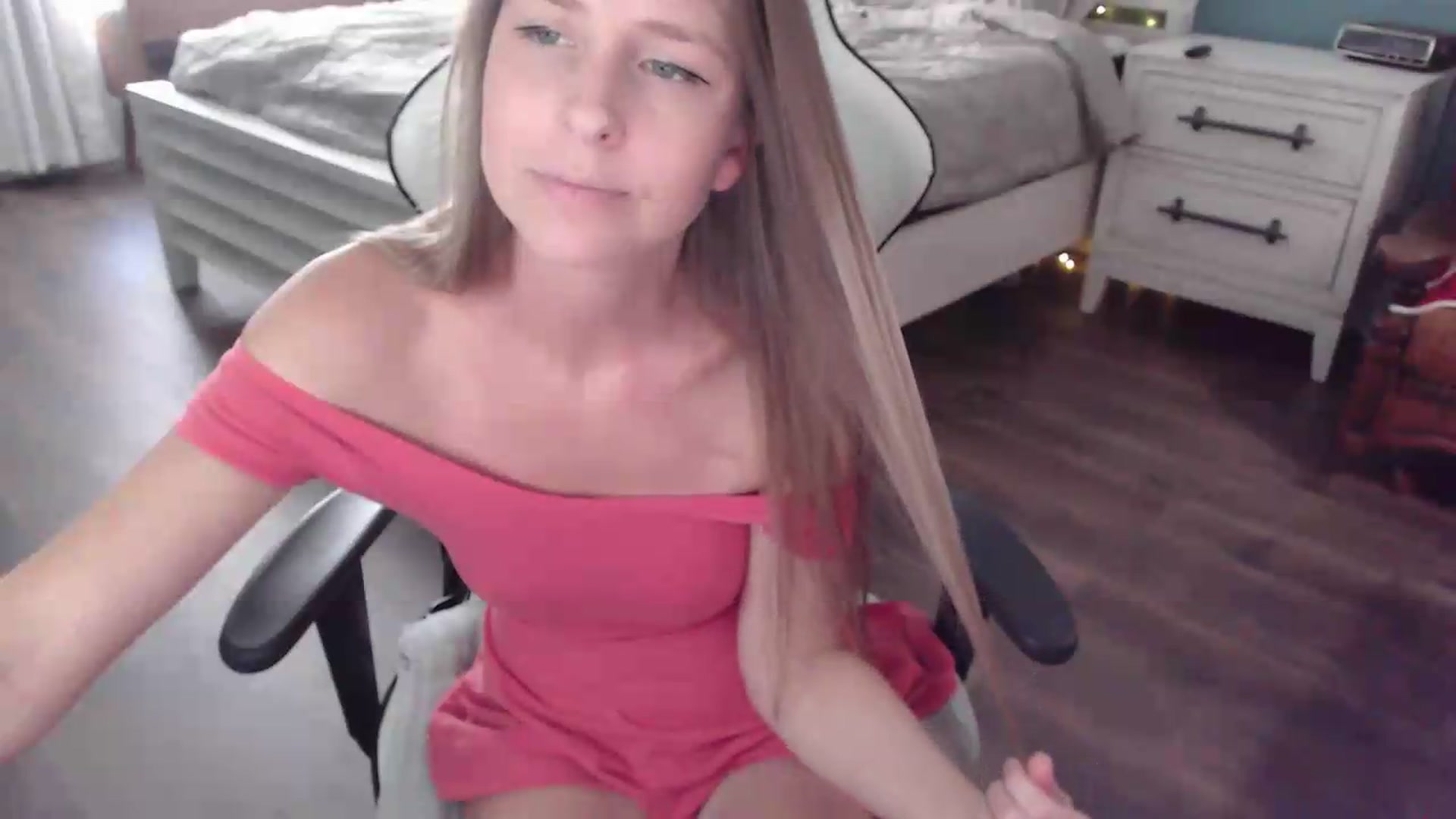 Gallery image thumbnail from ZenZoey's myfreecams stream on, 08/04/2026, 19:28 image 20 of 20