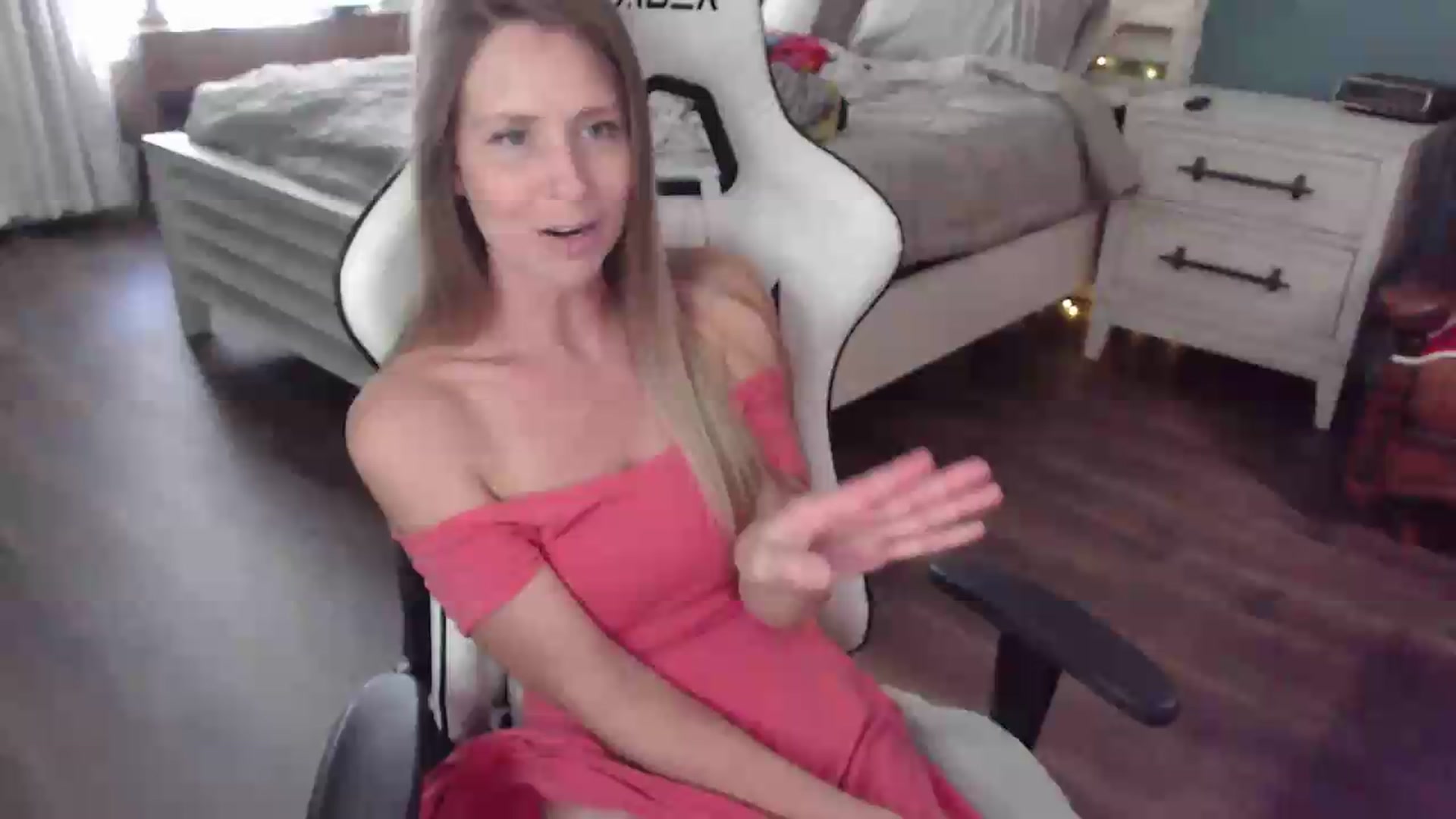 Gallery image thumbnail from ZenZoey's myfreecams stream on, 08/04/2026, 19:28 image 5 of 20