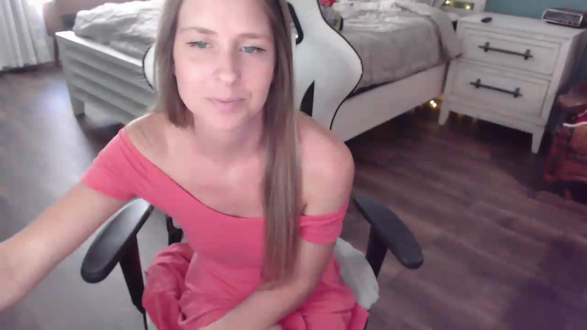 Gallery image thumbnail from ZenZoey's myfreecams stream on, 08/04/2026, 19:28 image 14 of 20