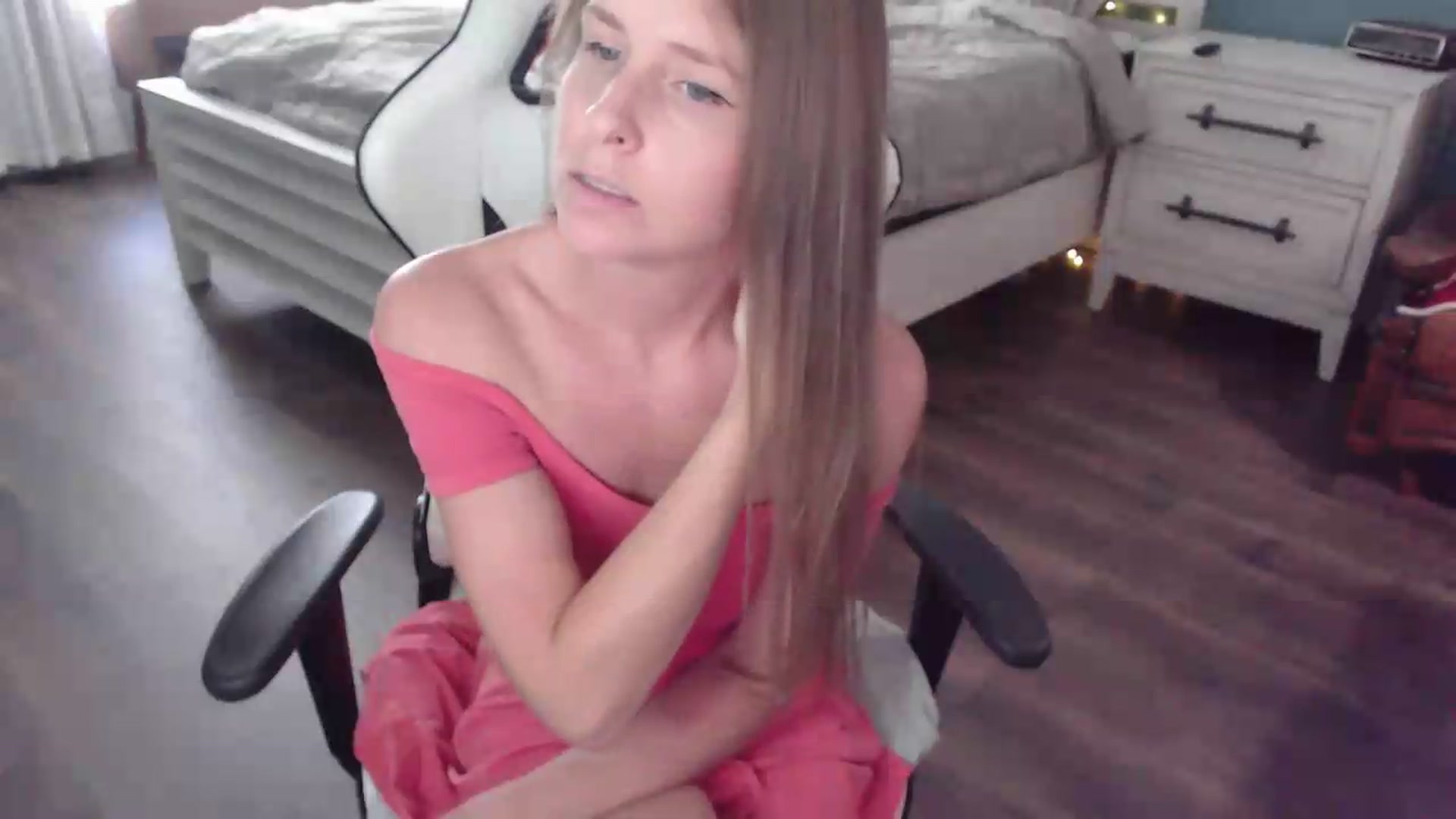 Gallery image thumbnail from ZenZoey's myfreecams stream on, 08/04/2026, 19:28 image 12 of 20