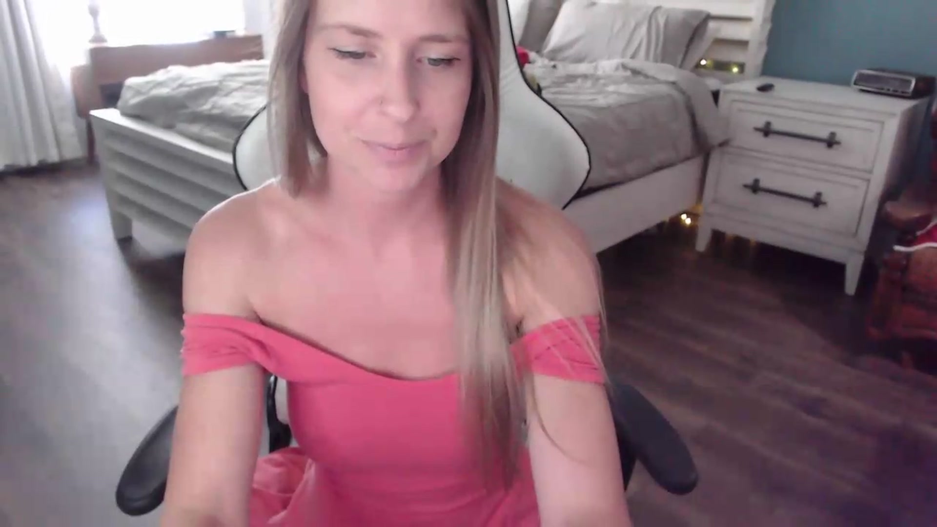 Gallery image thumbnail from ZenZoey's myfreecams stream on, 08/04/2026, 19:28 image 15 of 20
