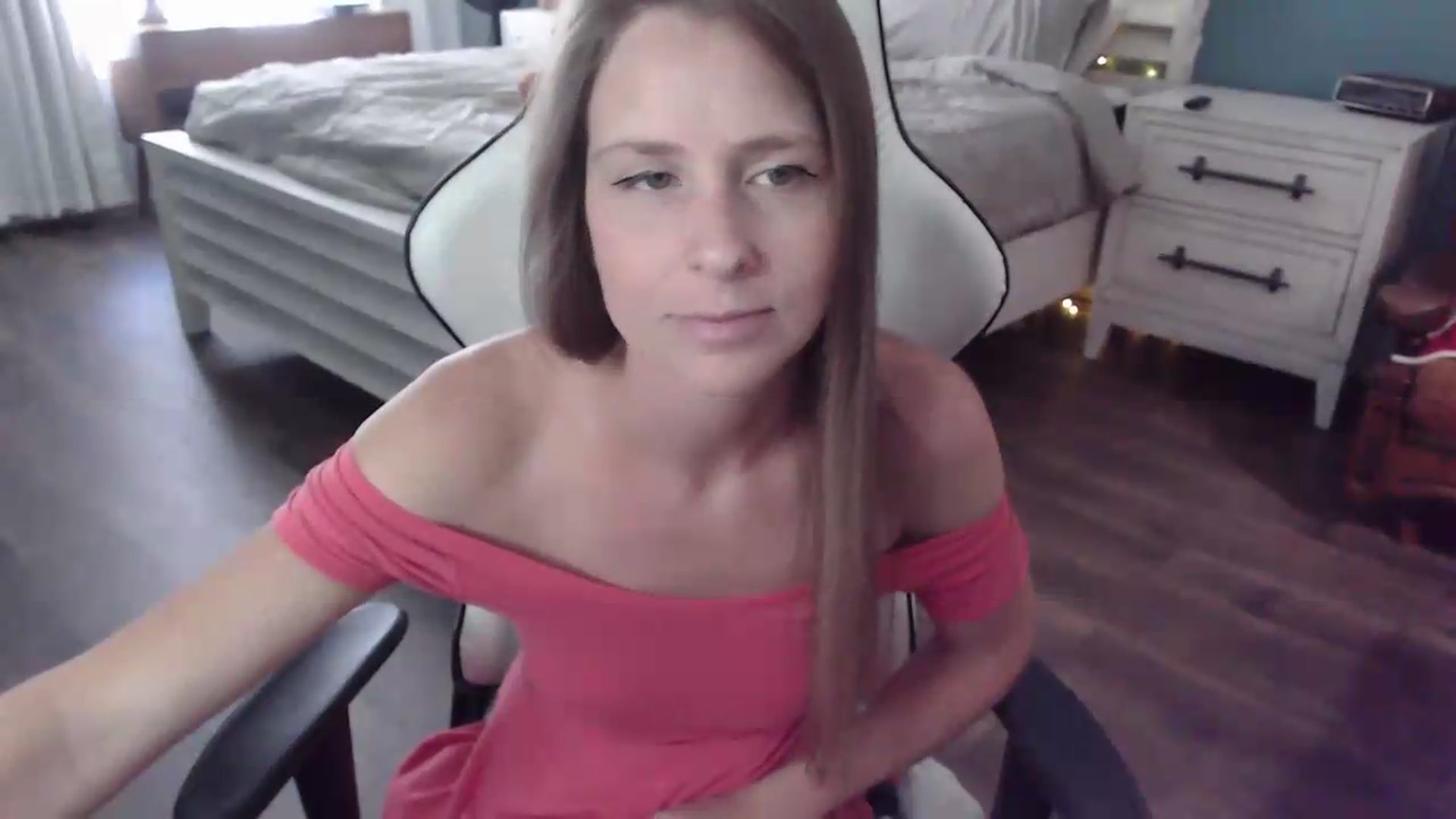 Gallery image thumbnail from ZenZoey's myfreecams stream on, 08/04/2026, 19:28 image 7 of 20