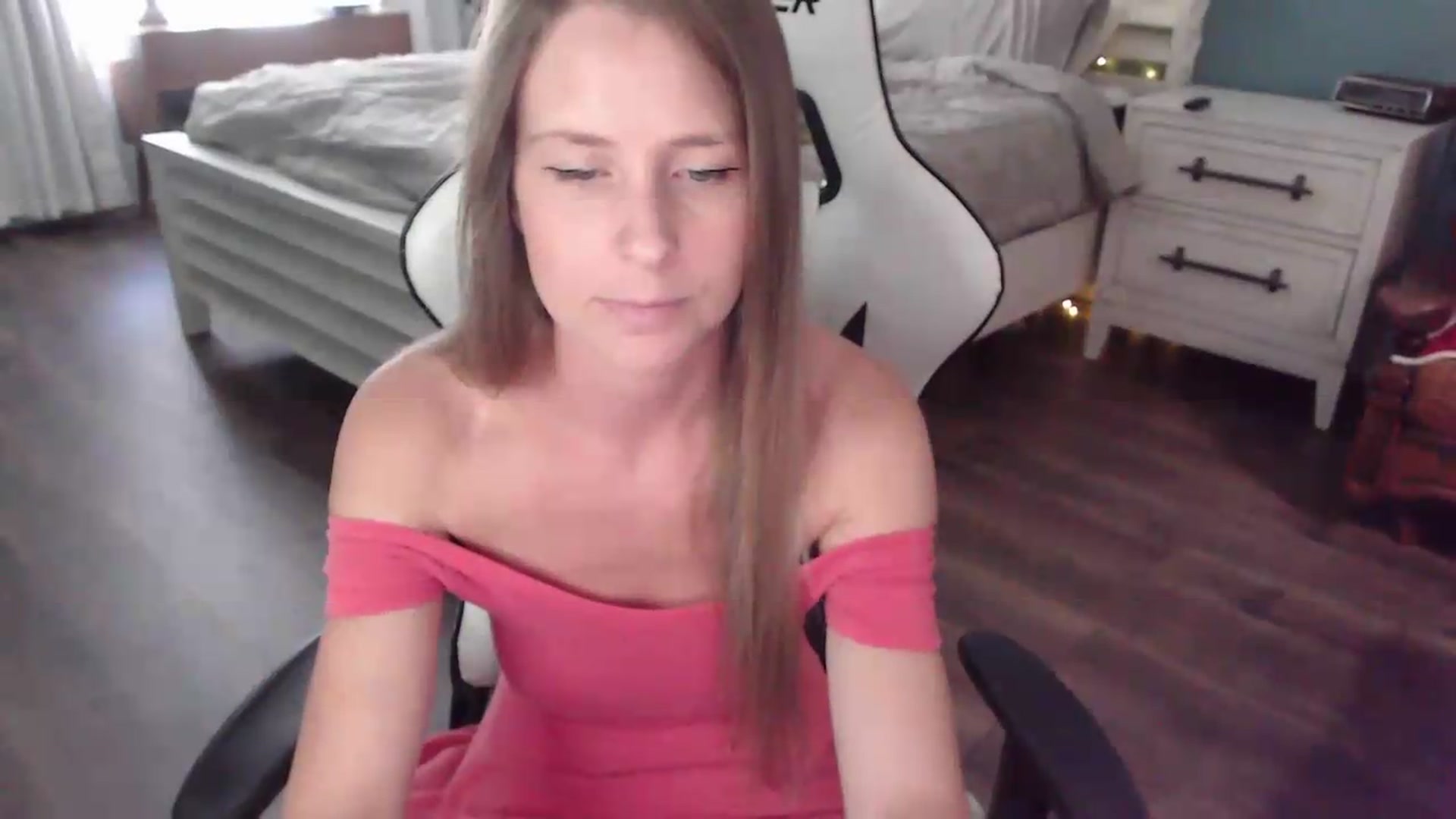 Gallery image thumbnail from ZenZoey's myfreecams stream on, 08/04/2026, 19:28 image 6 of 20