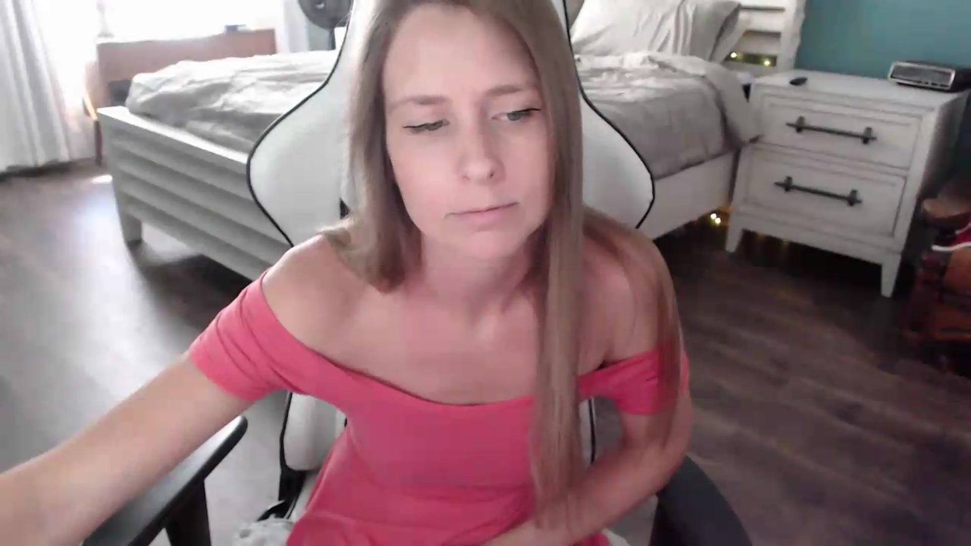 Gallery image thumbnail from ZenZoey's myfreecams stream on, 08/04/2026, 20:19 image 17 of 20