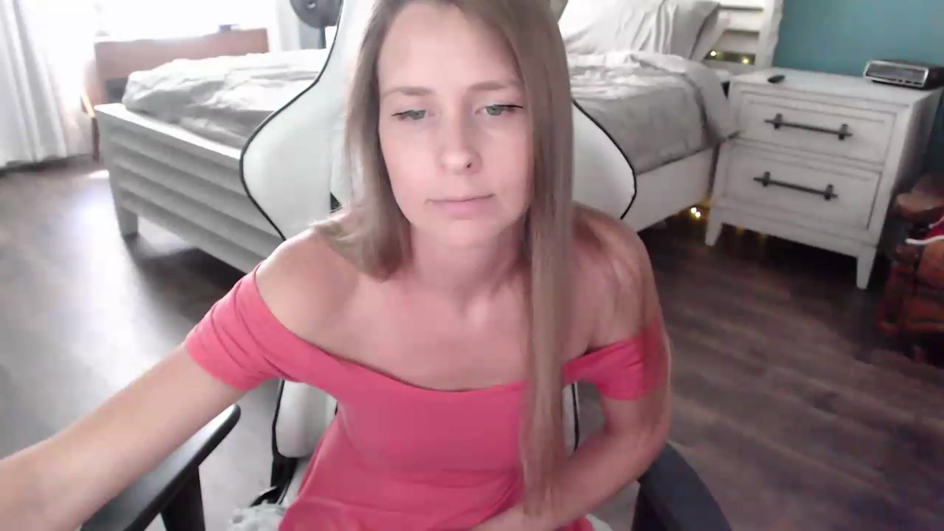 Gallery image thumbnail from ZenZoey's myfreecams stream on, 08/04/2026, 20:19 image 18 of 20