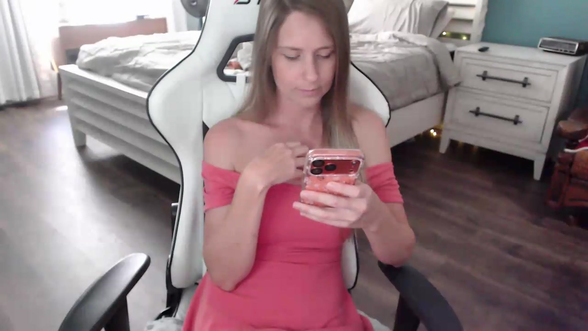 Gallery image thumbnail from ZenZoey's myfreecams stream on, 08/04/2026, 20:19 image 10 of 20
