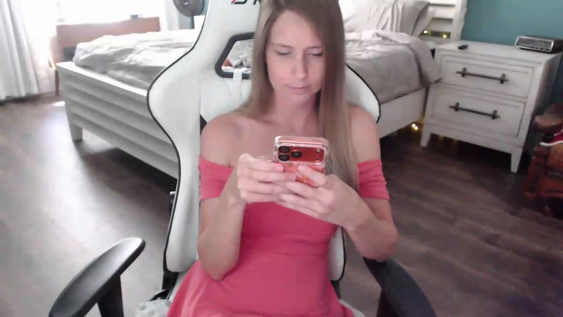 Gallery image thumbnail from ZenZoey's myfreecams stream on, 08/04/2026, 20:19 image 13 of 20