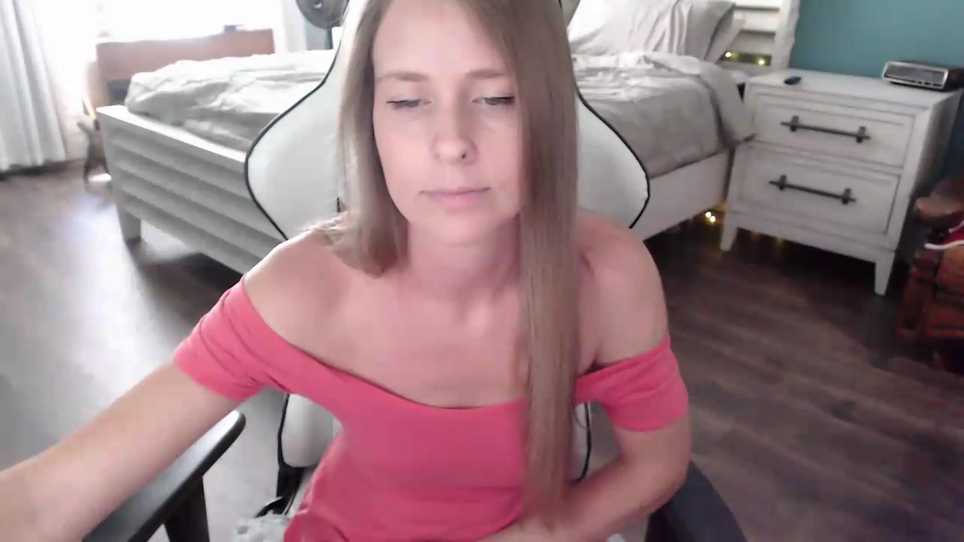 Gallery image thumbnail from ZenZoey's myfreecams stream on, 08/04/2026, 20:19 image 14 of 20