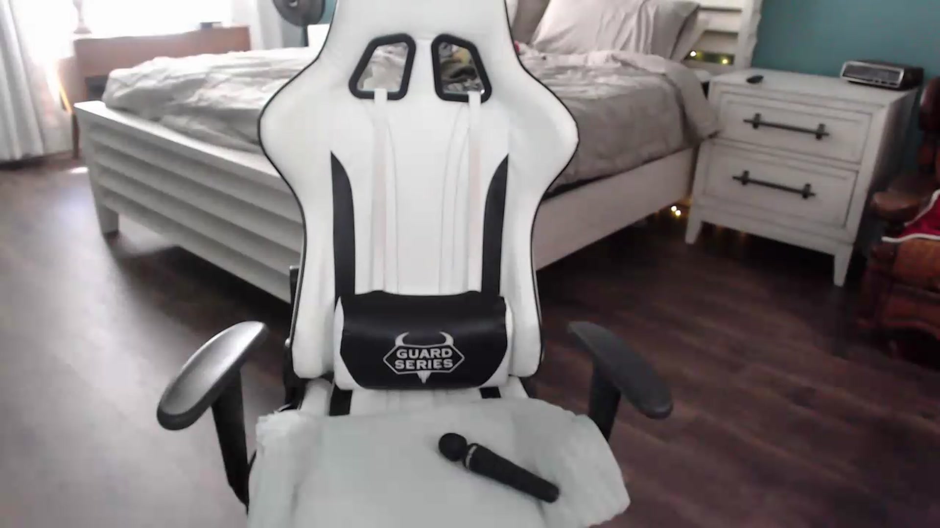 Gallery image thumbnail from ZenZoey's myfreecams stream on, 08/04/2026, 20:19 image 2 of 20