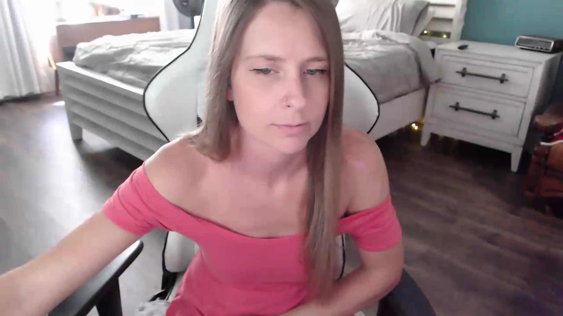 Gallery image thumbnail from ZenZoey's myfreecams stream on, 08/04/2026, 20:19 image 15 of 20